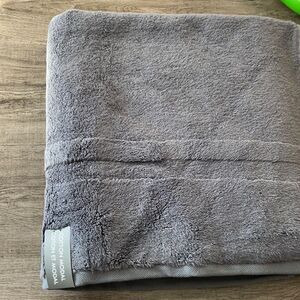GlucksteinHome
Perfect Bath Towel  30x56”